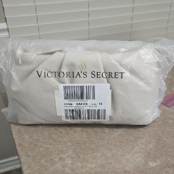 Victoria's Secret Handbags - Victoria's Secret Cream Pouch